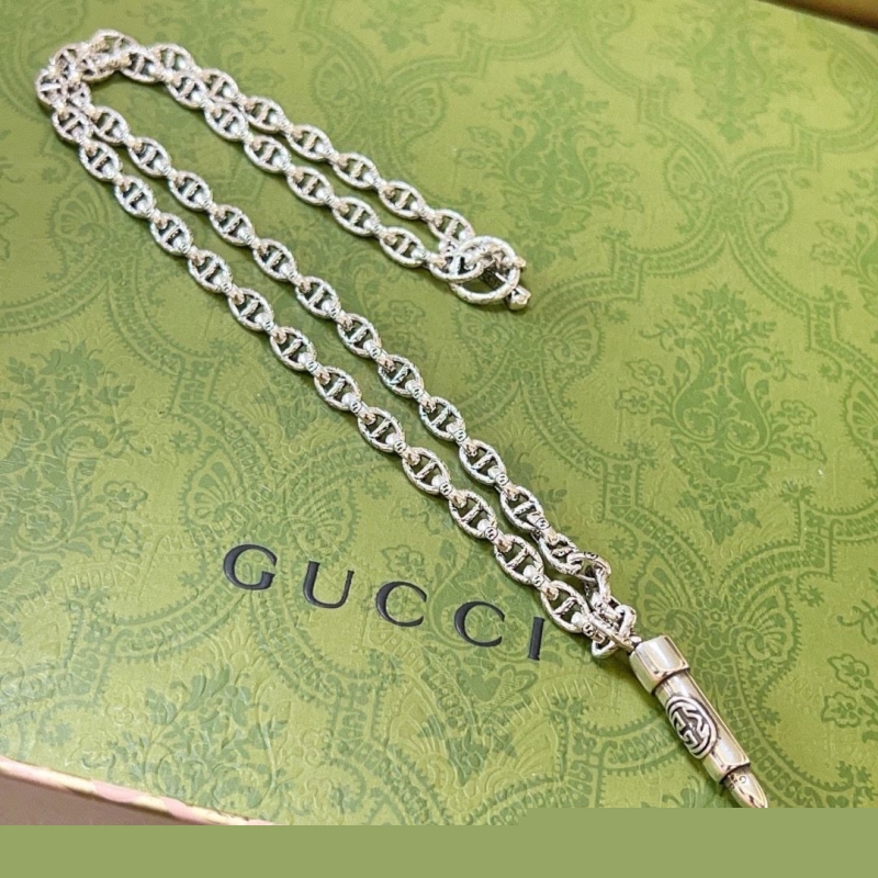 G*u*i necklaces